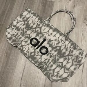 ALO Yoga Gray and White Tote Bag